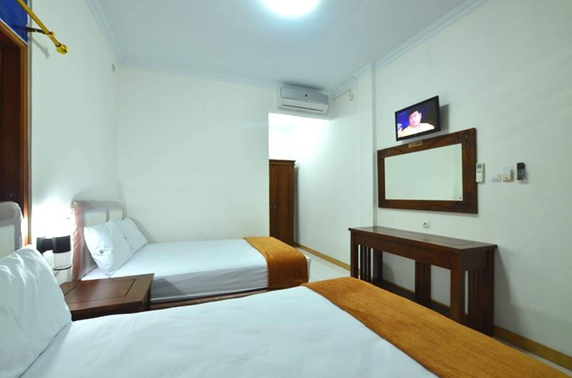 Hotel Bukit Uhud Yogyakarta Exterior foto