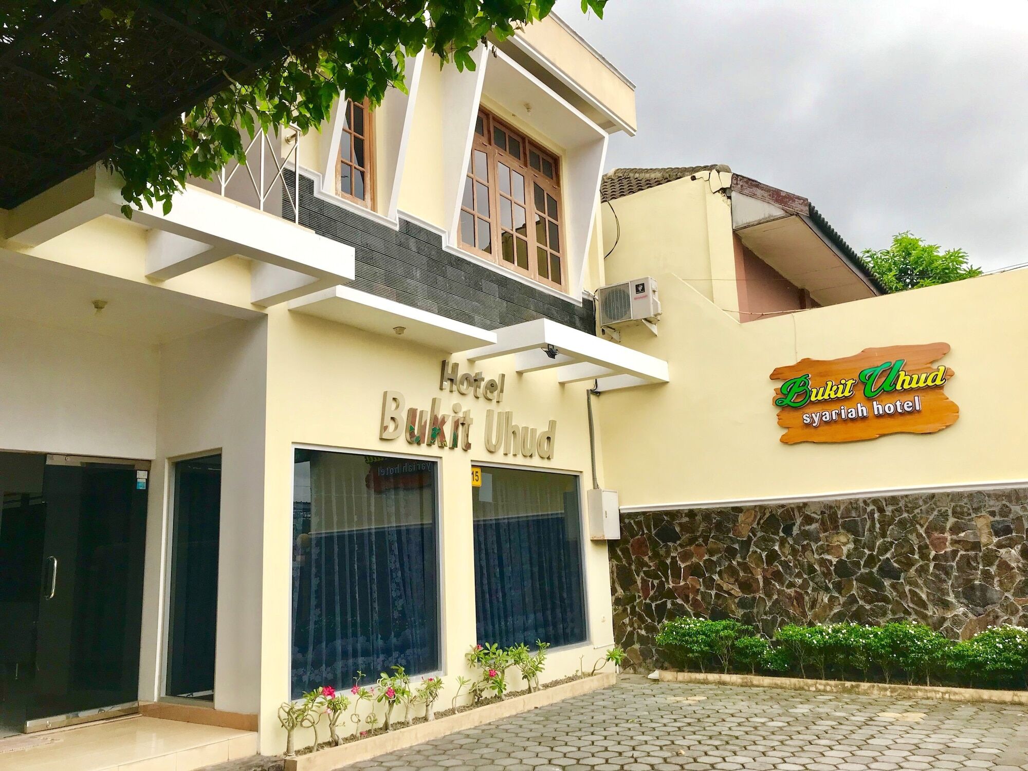 Hotel Bukit Uhud Yogyakarta Exterior foto